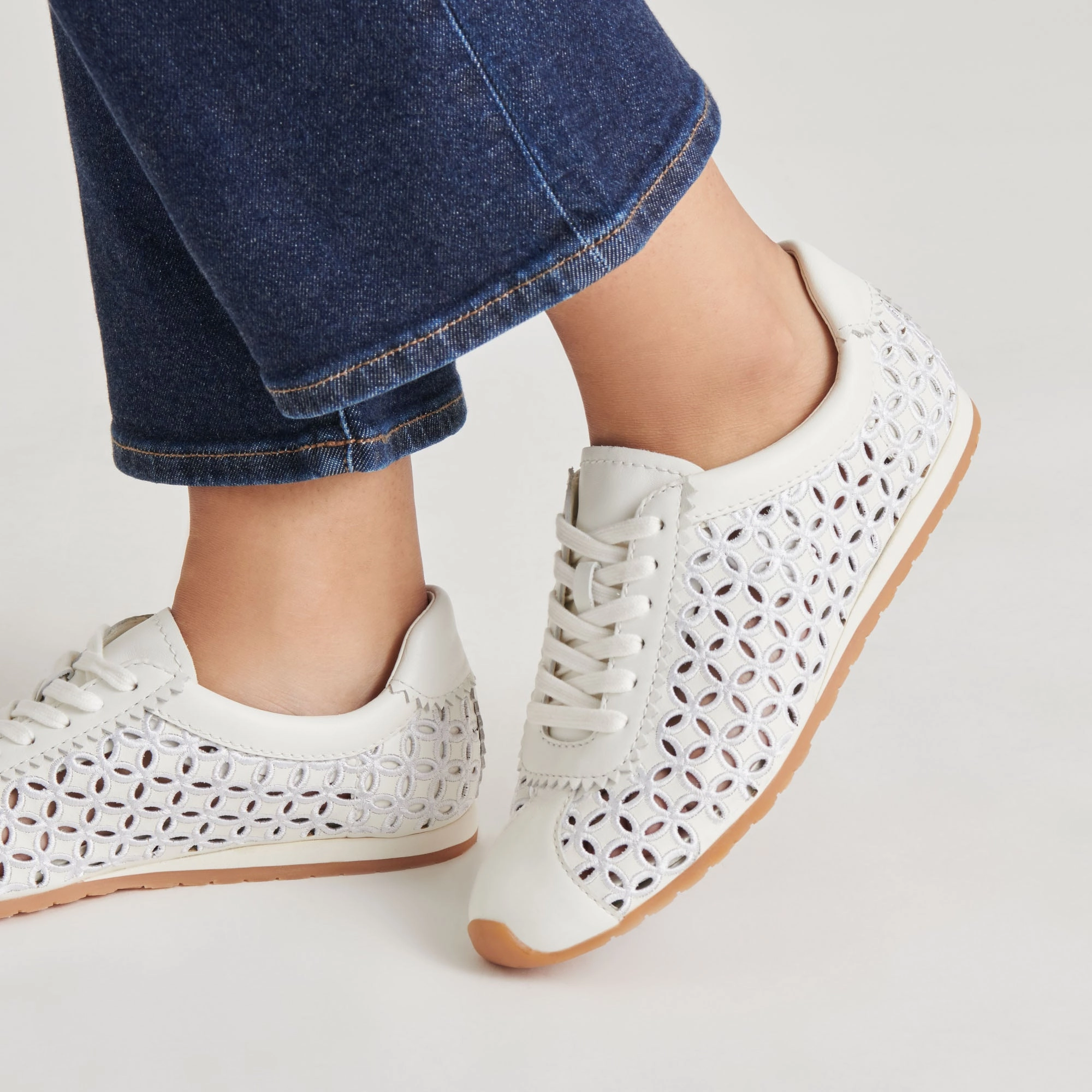 DANIE EYELET PERF SNEAKERS TRUE WHITE LEATHER Anti Fatigue Tech
