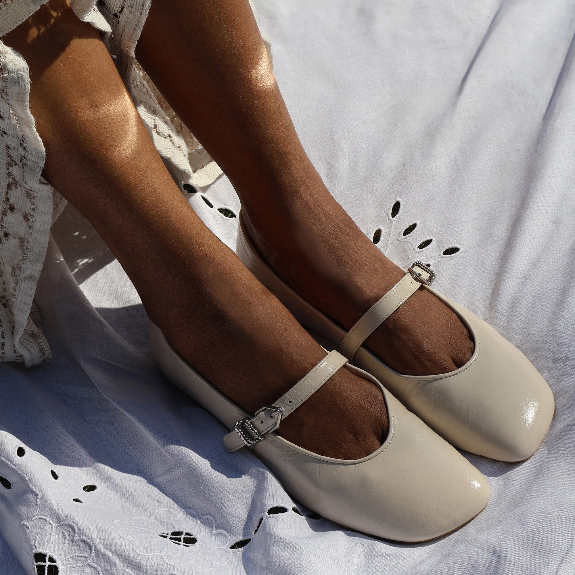 ALIZZA BALLET FLATS CREME CRINKLE PATENT Comfort footbed