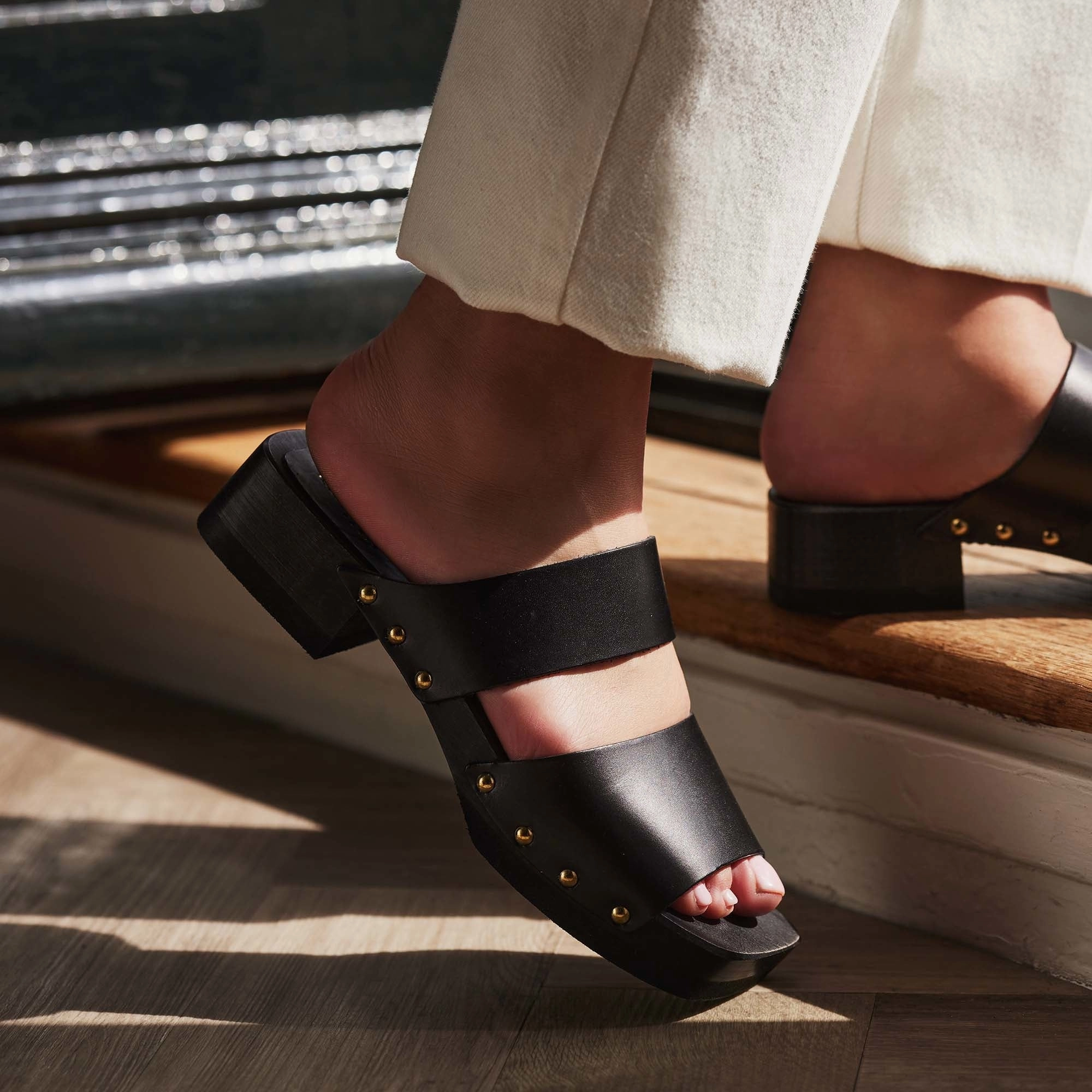 Vend?me Carmen black calfskin leather clogs Abrasion Resistant Toe Cap