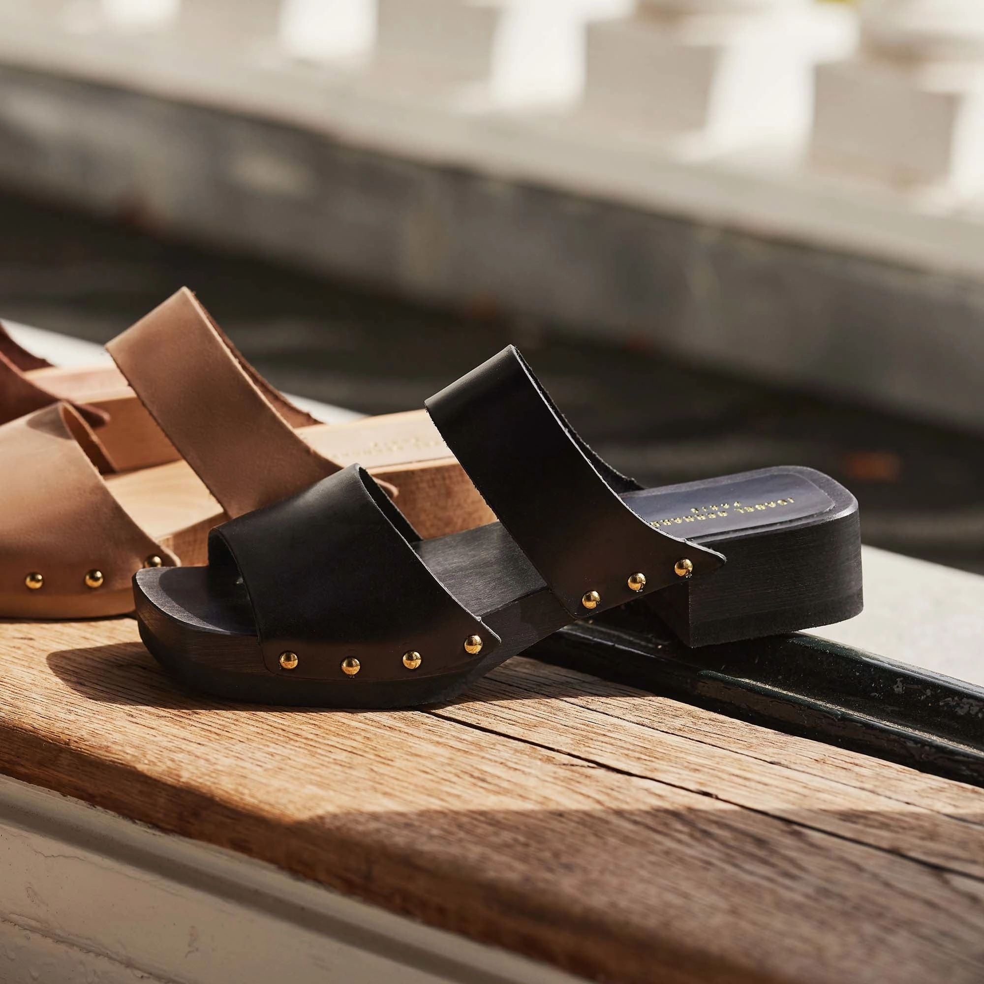 futuristic Vend?me Carmen black calfskin leather clogs