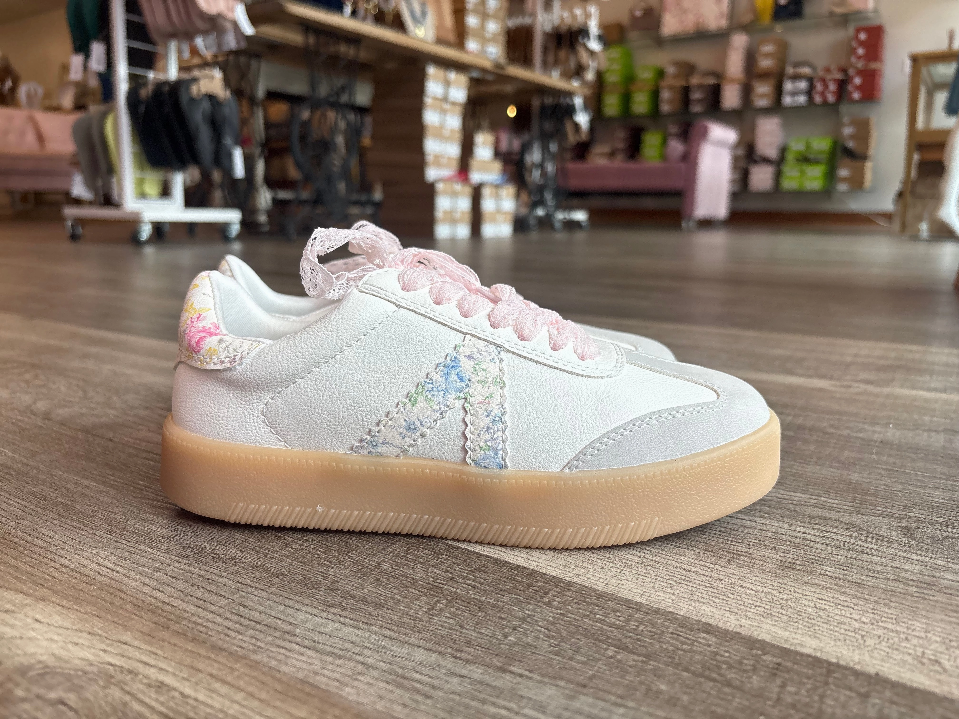 Axel Well Cushioned Built-In Lining