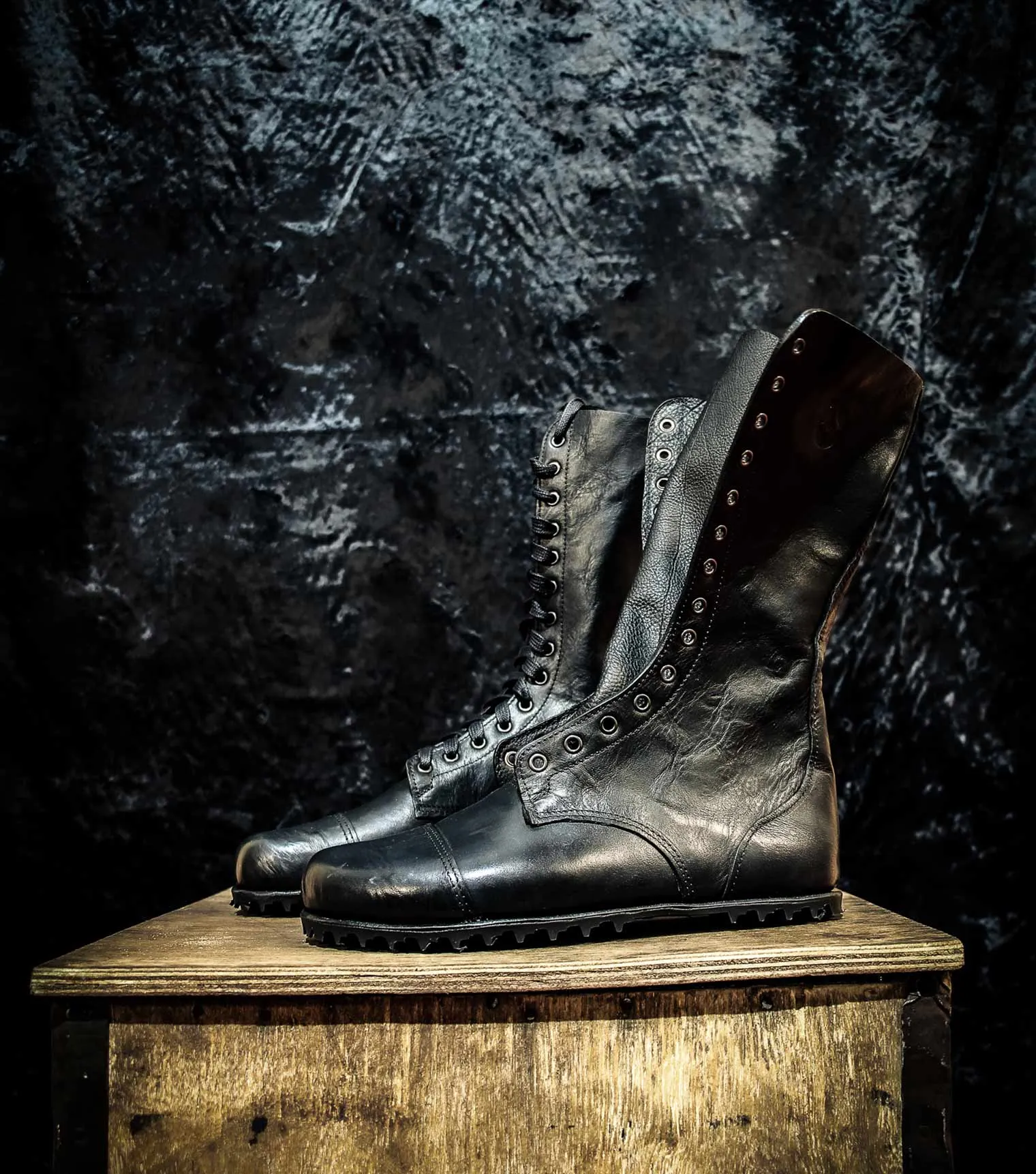 Barefoot Kombat Boots - Famous Italian Tanneries