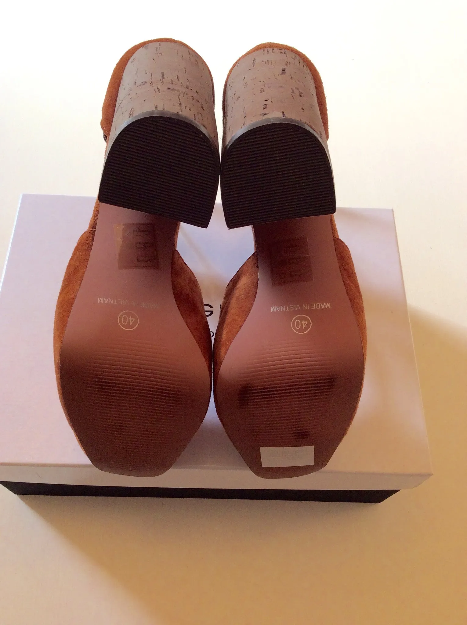 Brand New Kurt Geiger Tan Suede Peeptoe Platform Heels Size 7/40