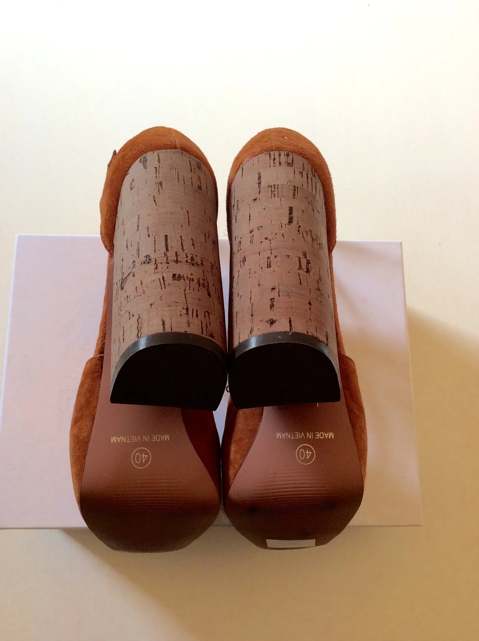 Brand New Kurt Geiger Tan Suede Peeptoe Platform Heels Size 7/40