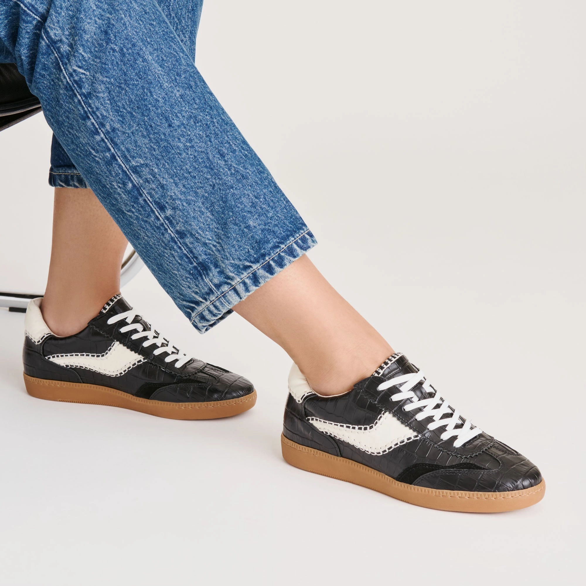 NOTICE STITCH SNEAKERS NOIR CROCO EMBOSSED LEATHER High Speed Compression Molded