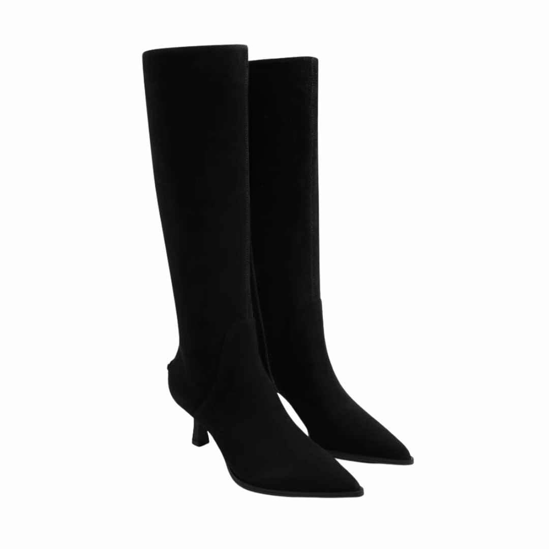 Yulia in Black Lightweight Fit Slip Resistant Outdoor Trek