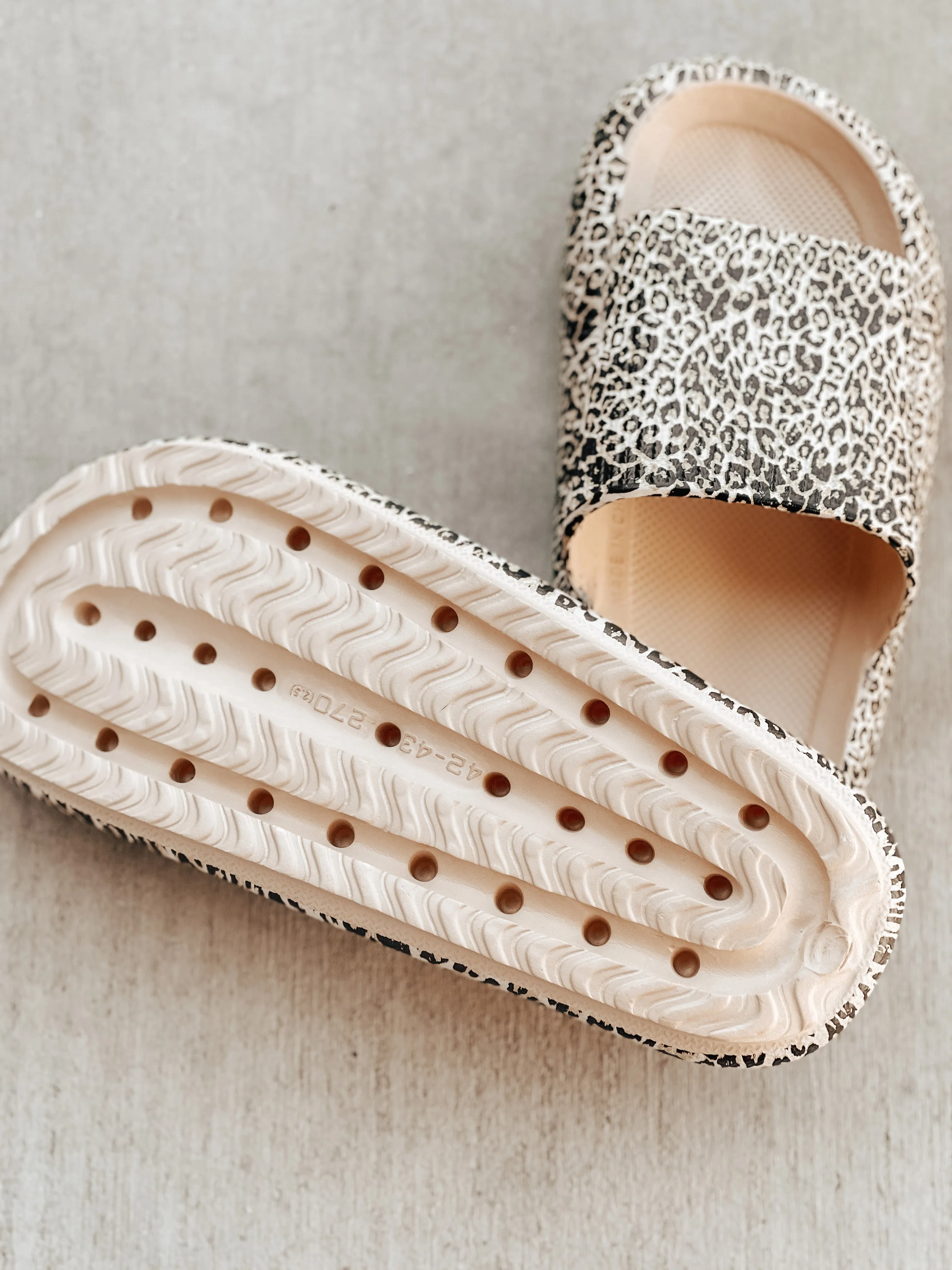 Cloud Slides Women in Leopard Print