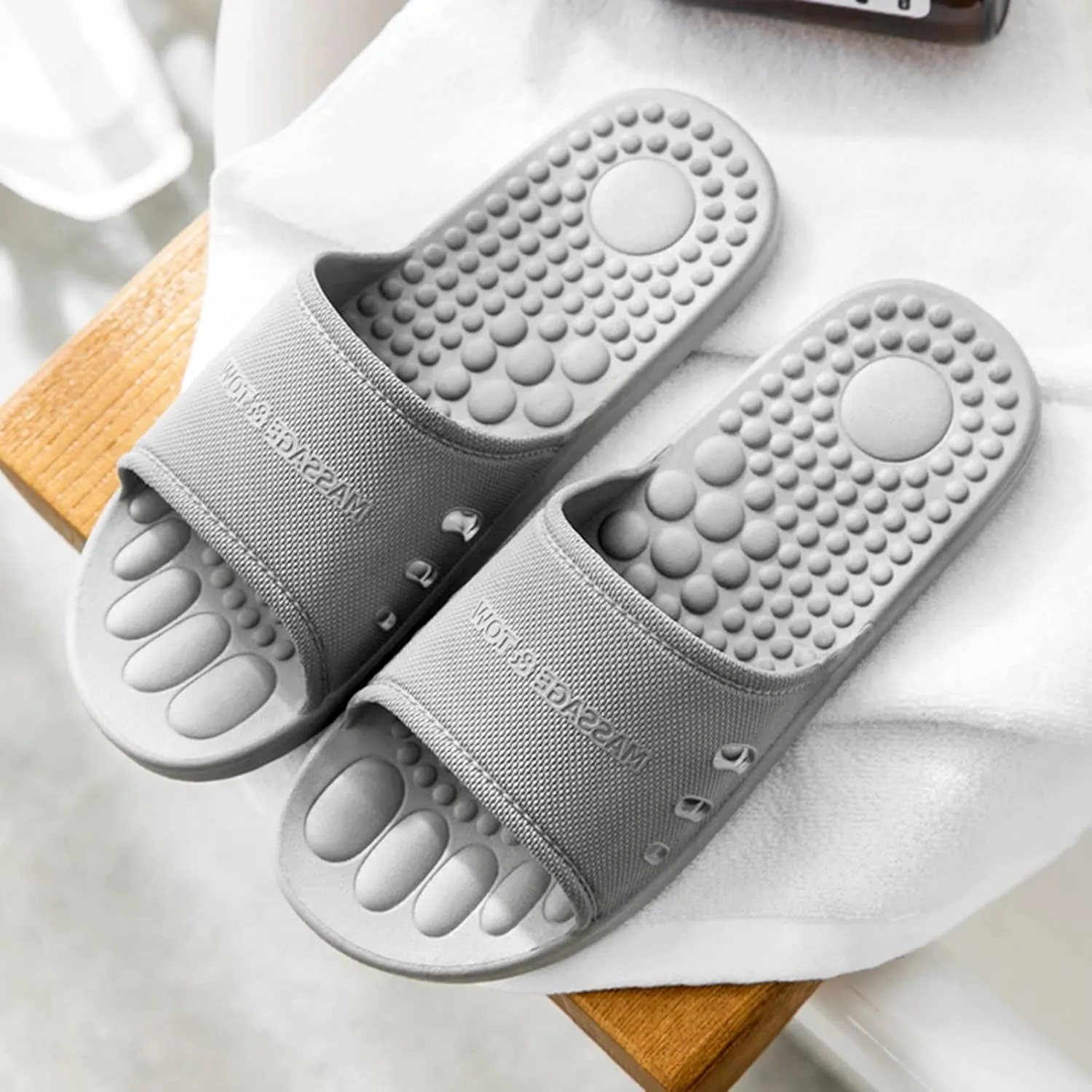 Cloud Slippers for Men Slides for Women Bathroom Slippers Men Womens Slides Public Gym Indoor Outdoor