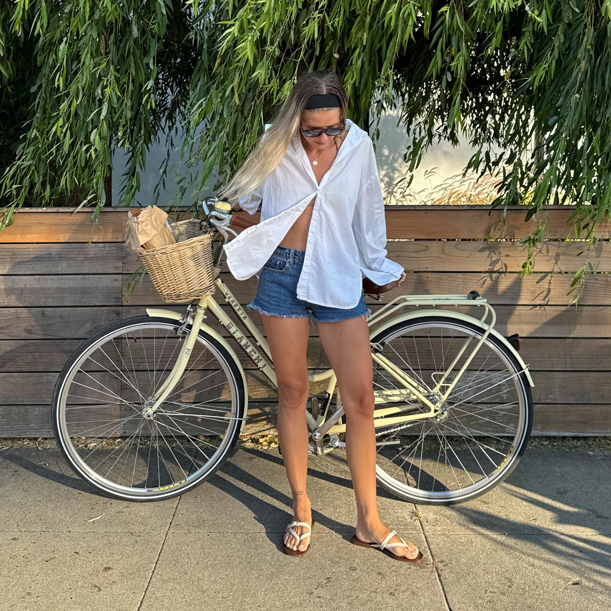 Bacteria Inhibiting Treatment Relaxed Open Toe Shoes PIERS SANDALS BEIGE CROCO EMBOSSED LEATHER