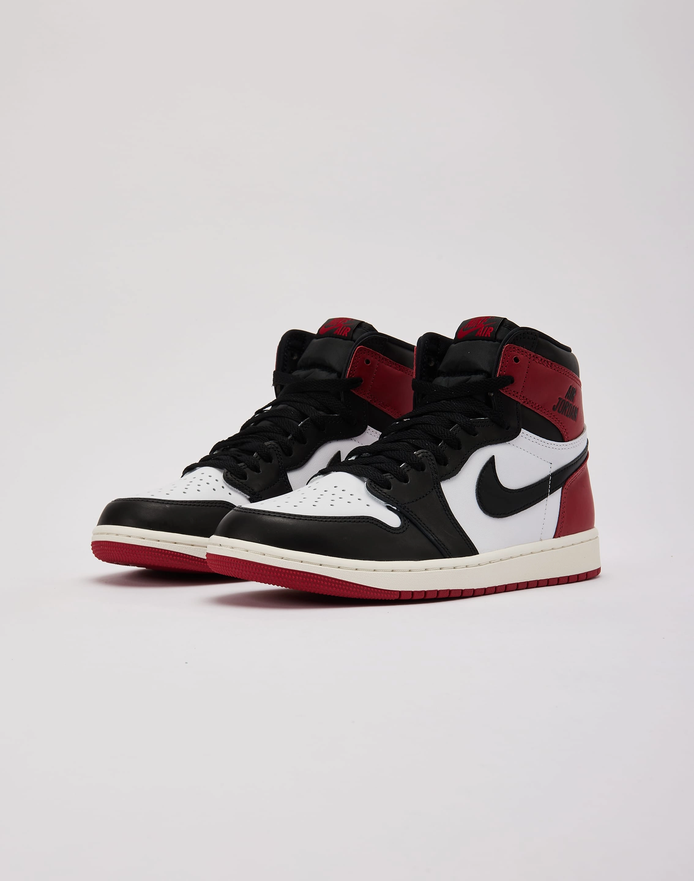 Energy Returning Foam breathable user Jordan Air Jordan 1 Retro High OG 'Black Toe Reimagined'