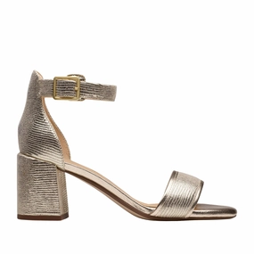 Distinctive flair Ezoria Mae