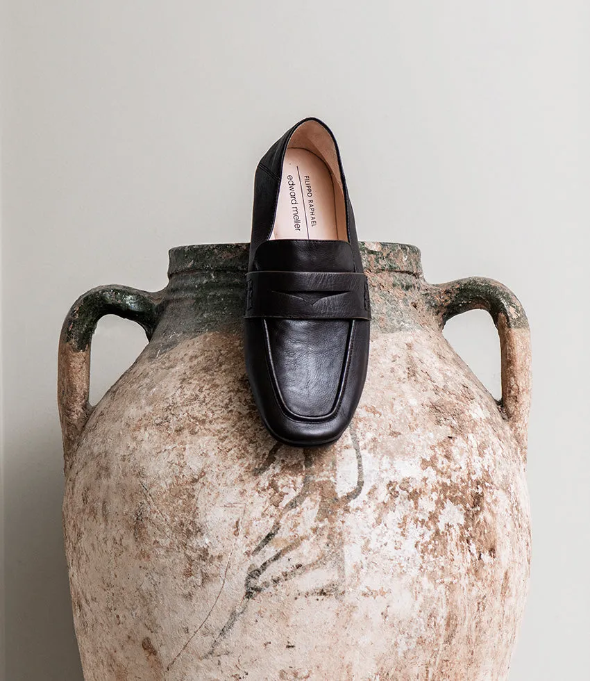 FINLAY Moccasin with Collapsible Back in Black Calf