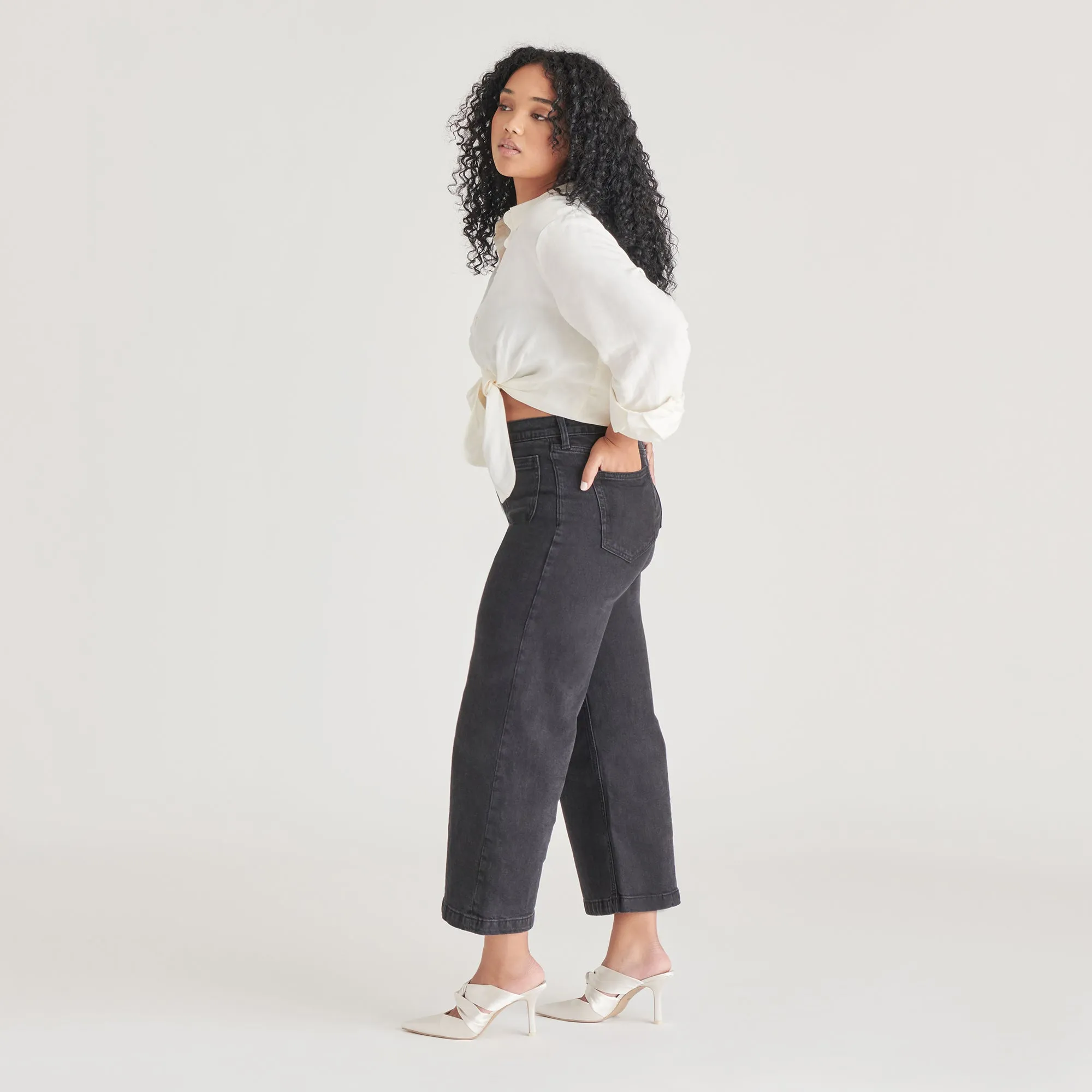 Iconic Finish Street Queen KELSY HEELS CREME SATIN