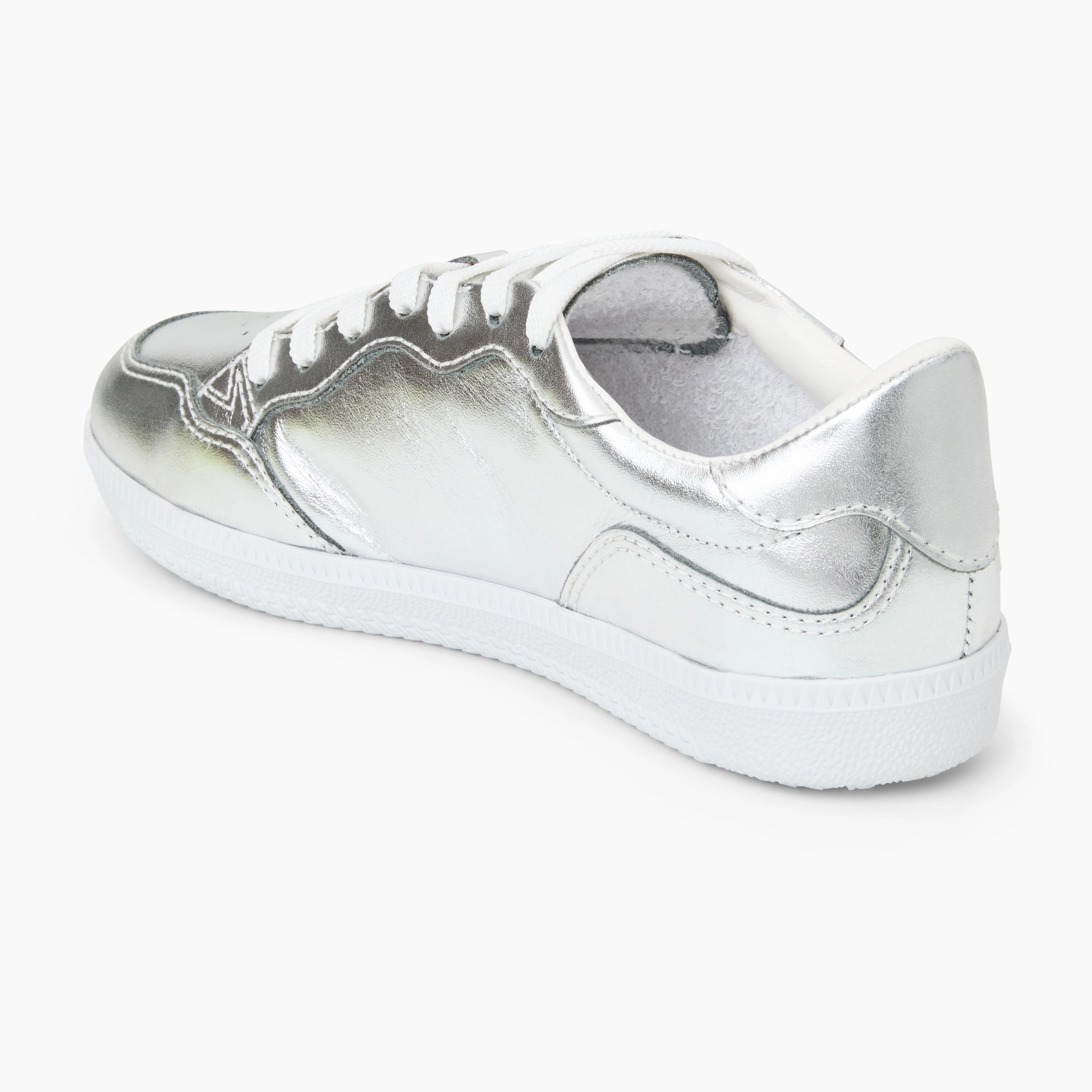 Lightly Padded Look Style Hydrangea Embroidered Leather Low Top Sneaker