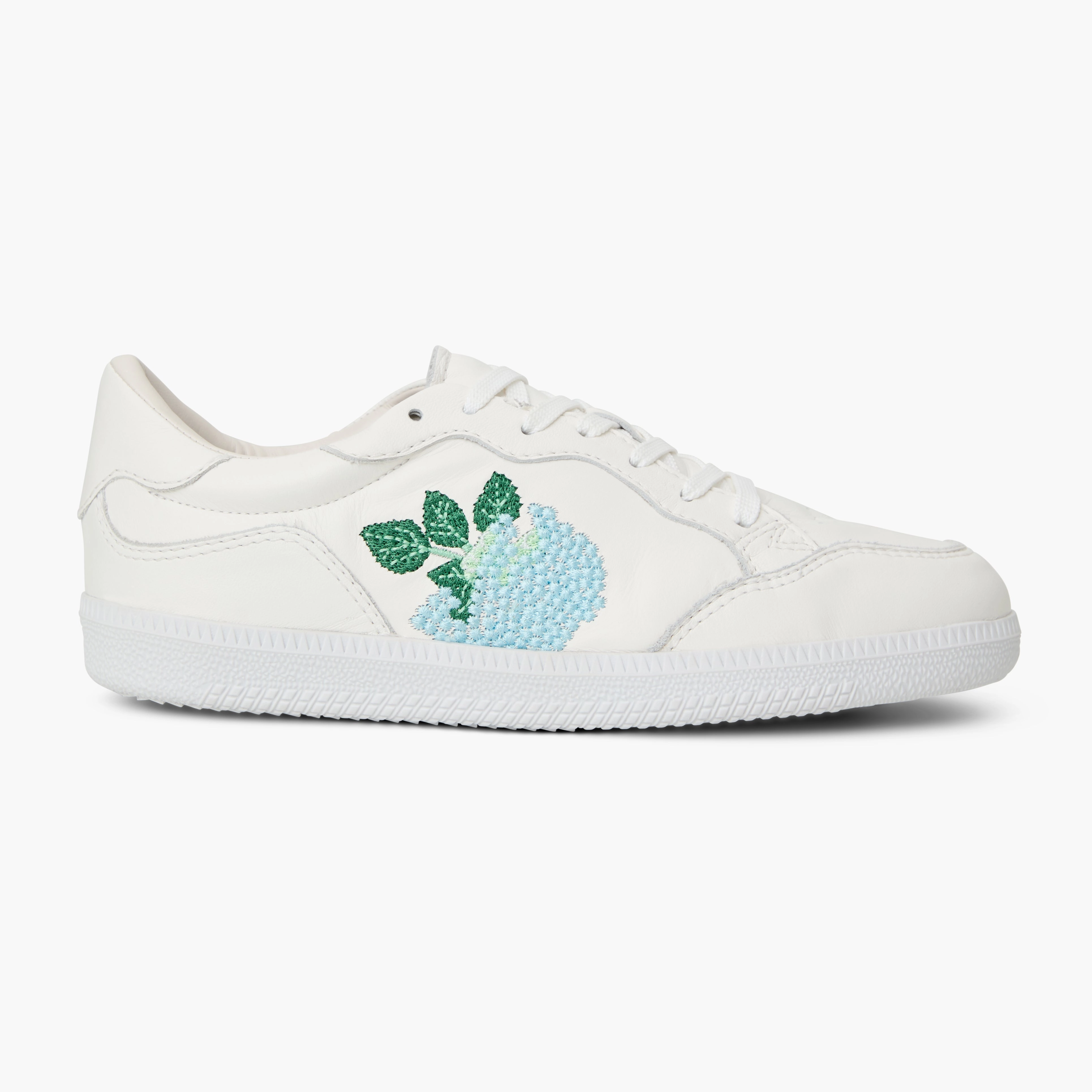 Cold Block Hydrangea Embroidered Leather Low Top Sneaker