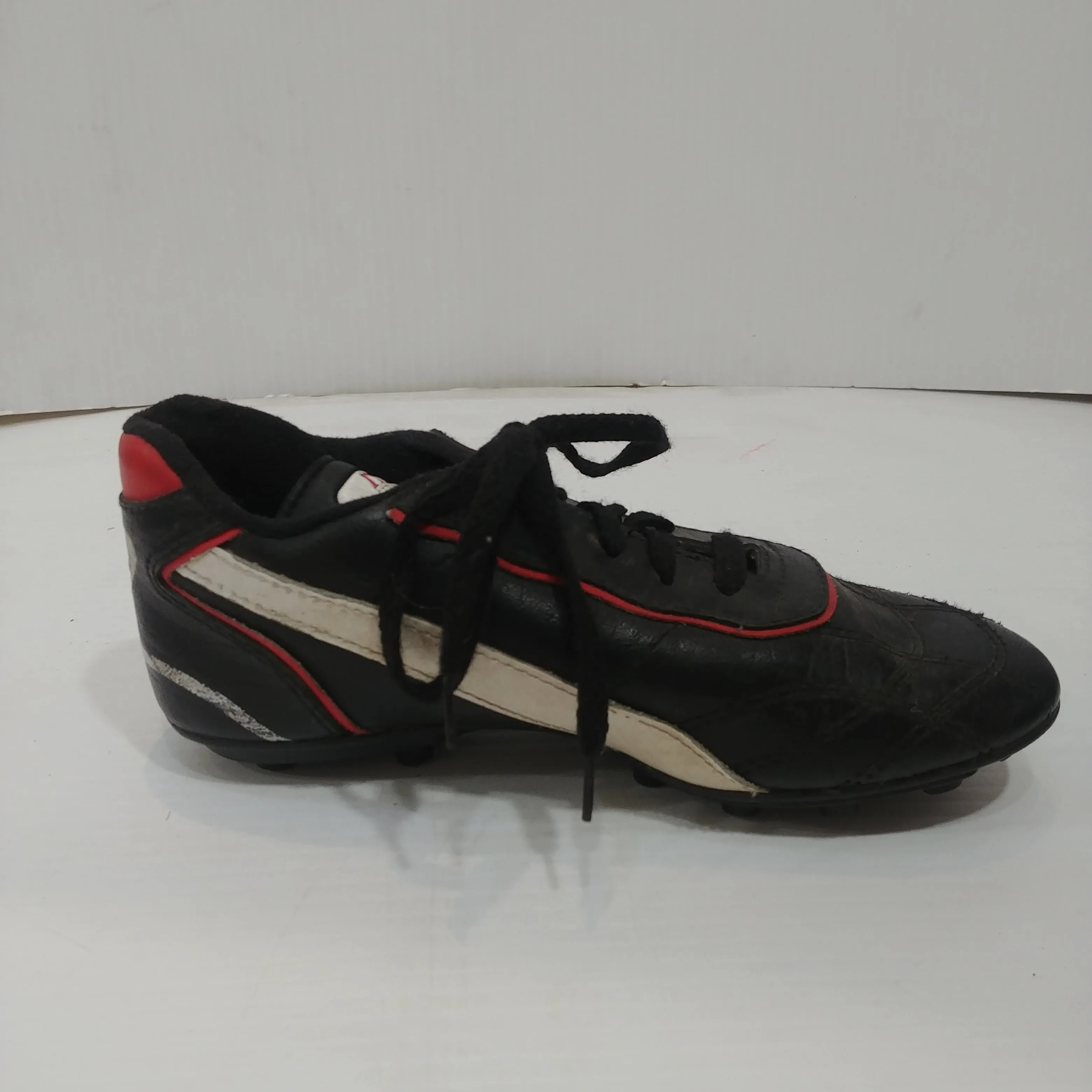 Italia Jr. Soccer Cleats - Youth 3 - Pre-owned (Z10509 - B20)