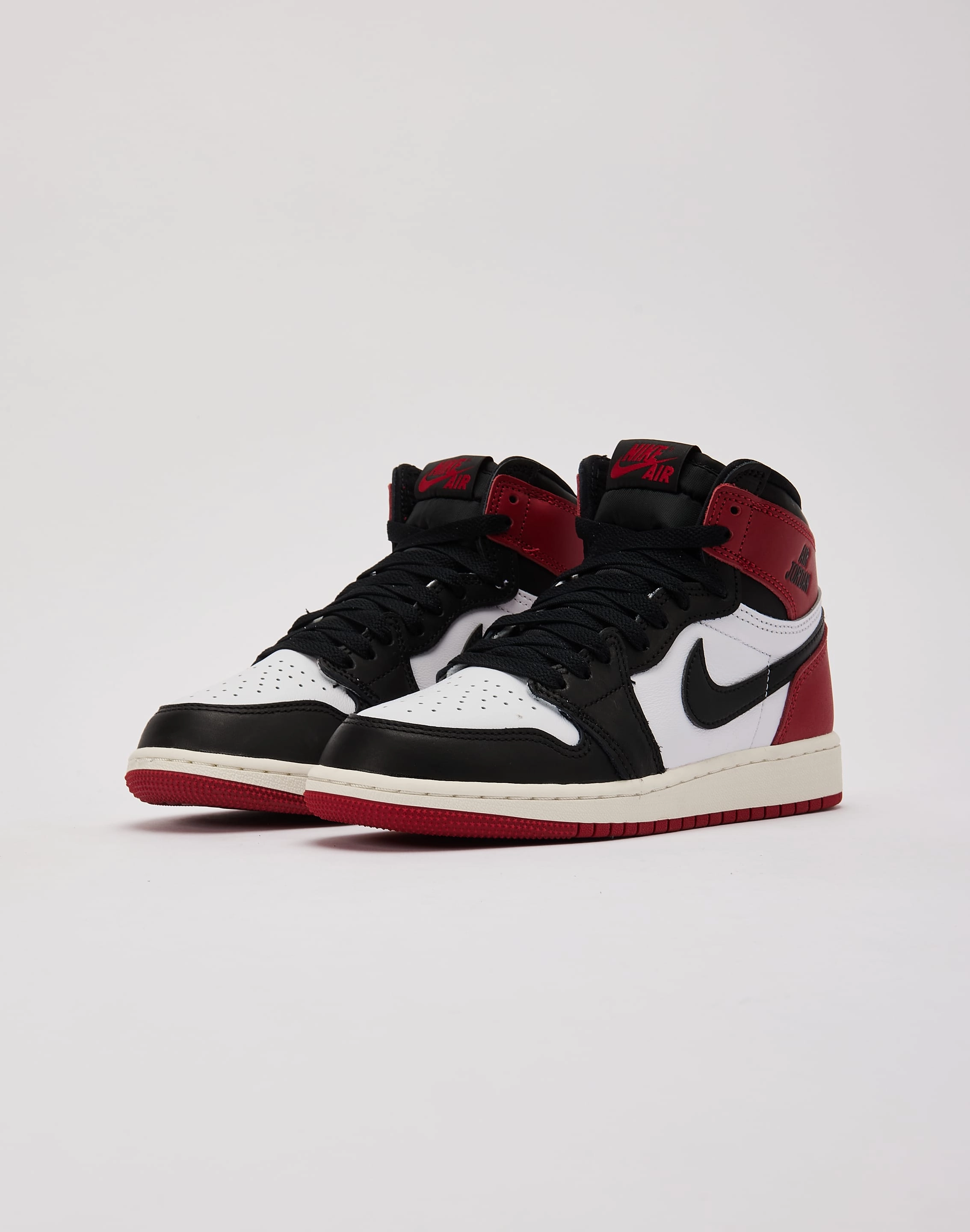Decent Impact Dispersing Structure Jordan Air Jordan 1 Retro High OG 'Black Toe Reimagined' Grade-School