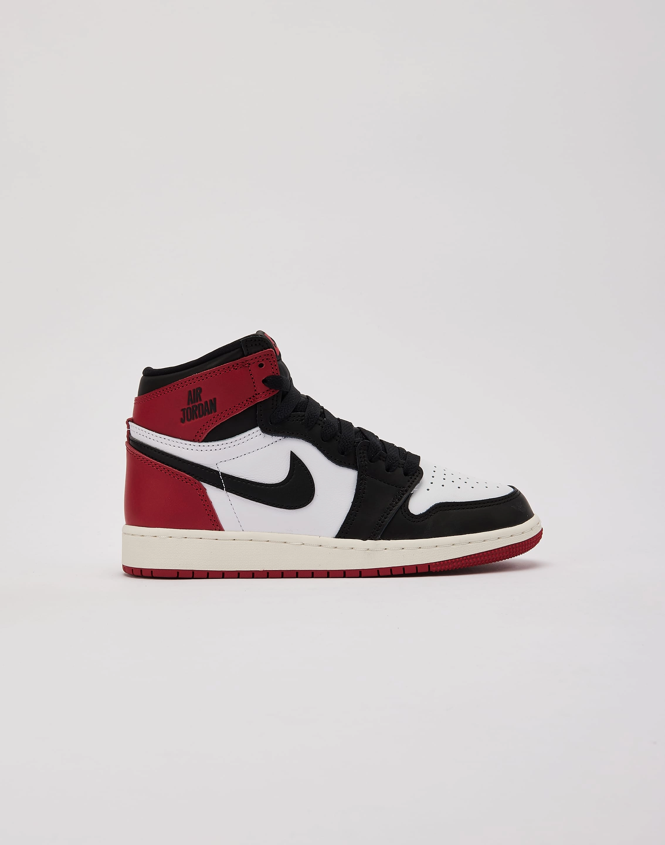 Jordan Air Jordan 1 Retro High OG 'Black Toe Reimagined' Grade-School soccer players - specific benefits