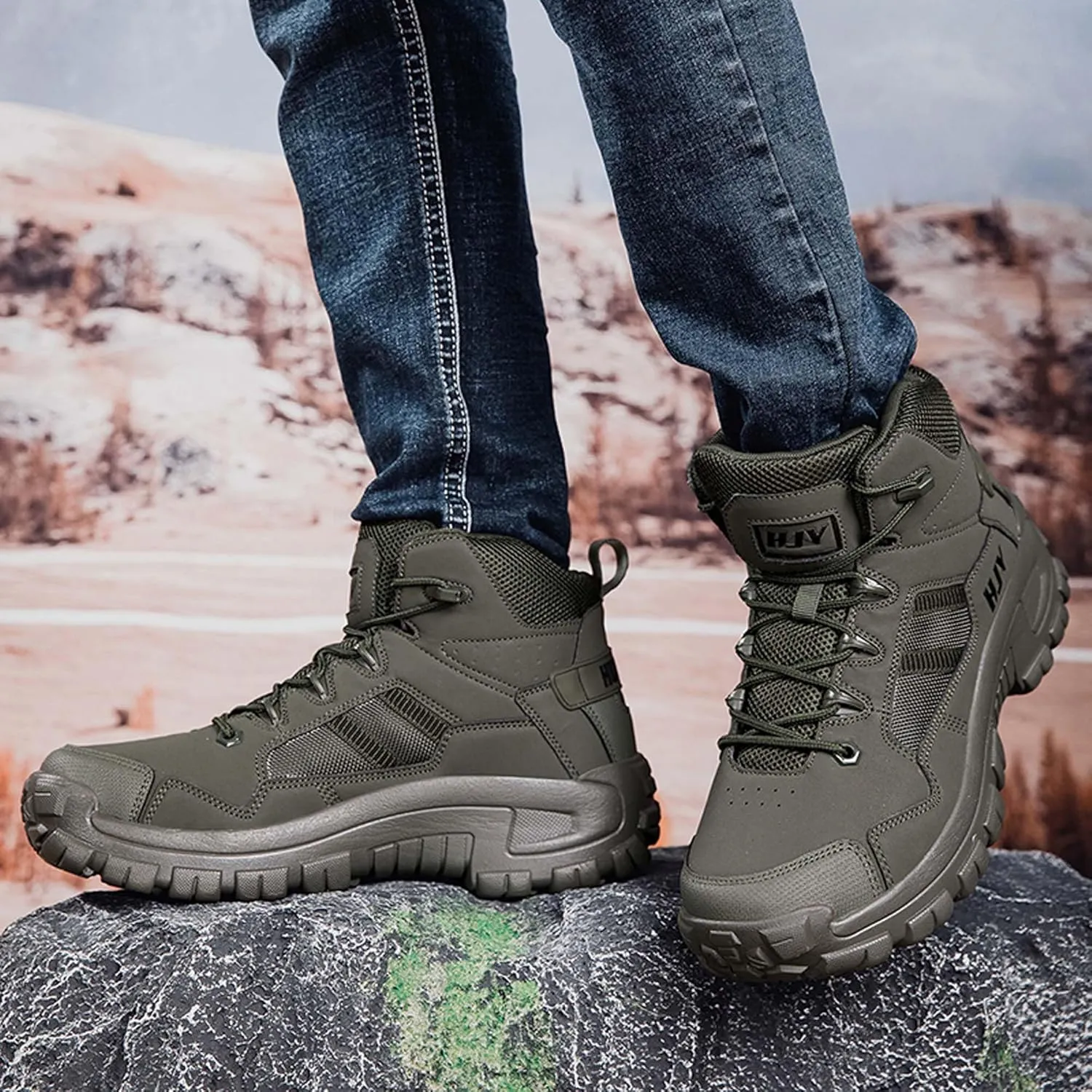 Large outdoor field training, battlefield training, hiking boots, motorcycle boots