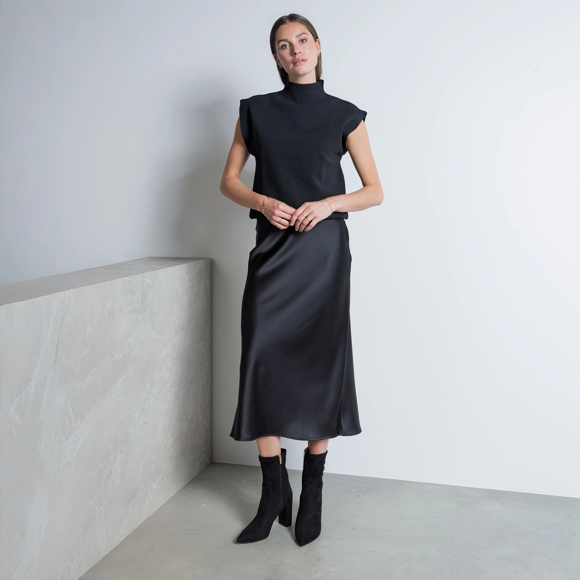 Anti Fatigue Support Padded flexibility Vend?me Fem black nylon stretch suede heels