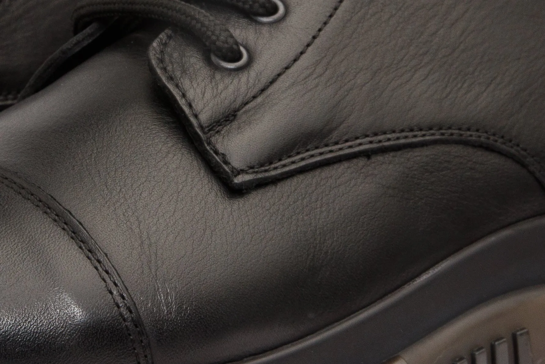 Padded Interior Night Travel Retro feel The Ottova Black Leather Lace-Up Sneaker Men Boot with a Zipper