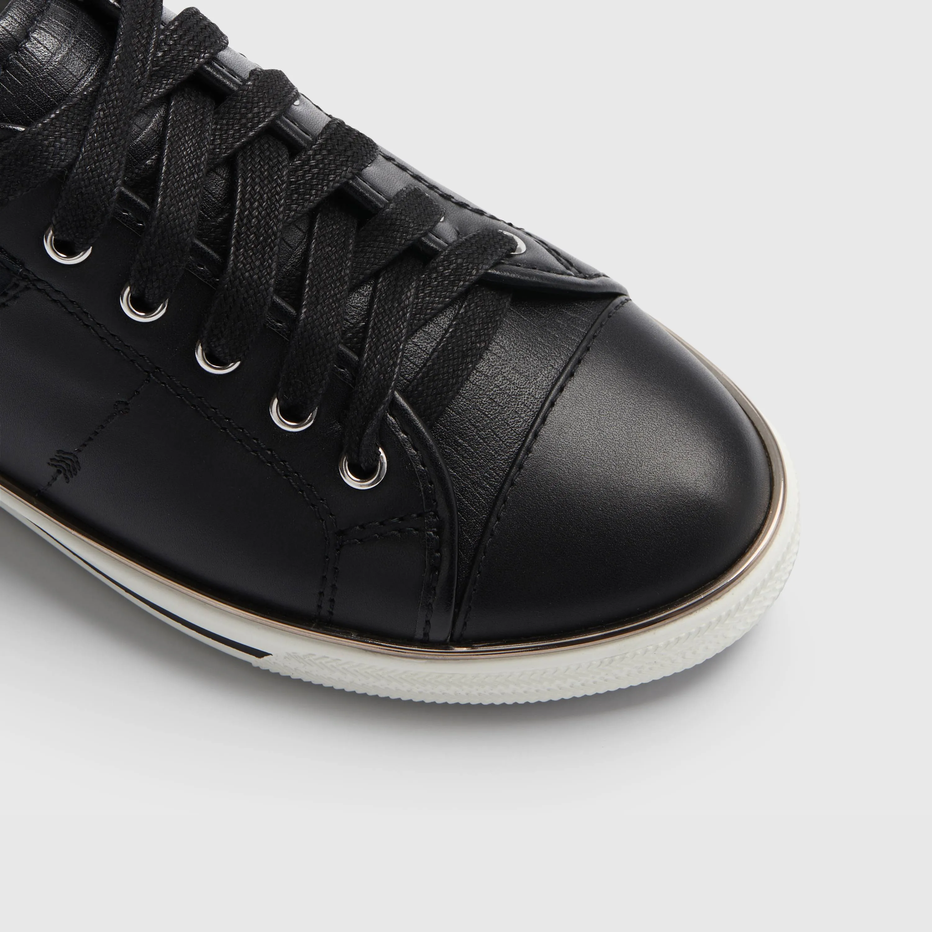 Nat II Black/White