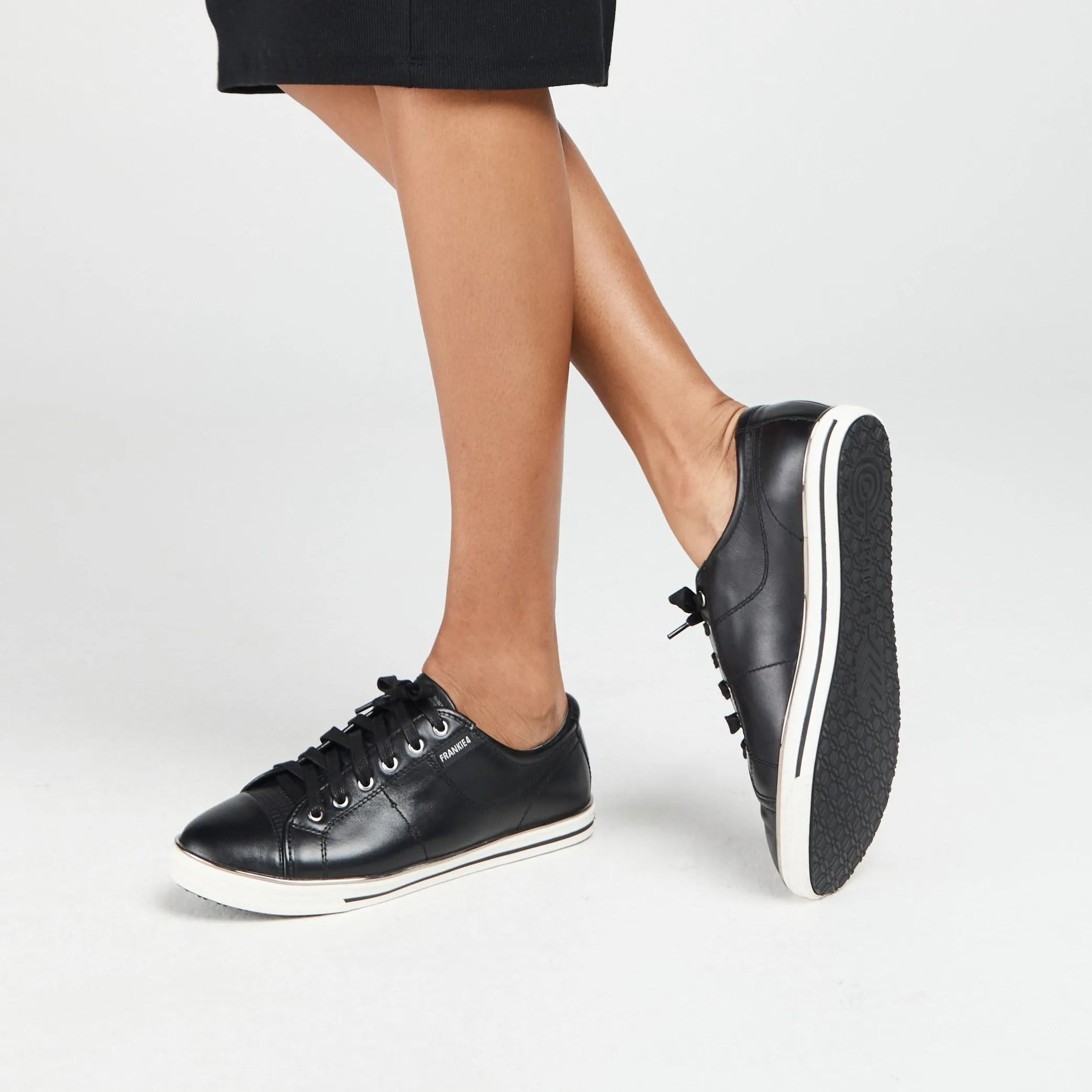 Nat II Black/White