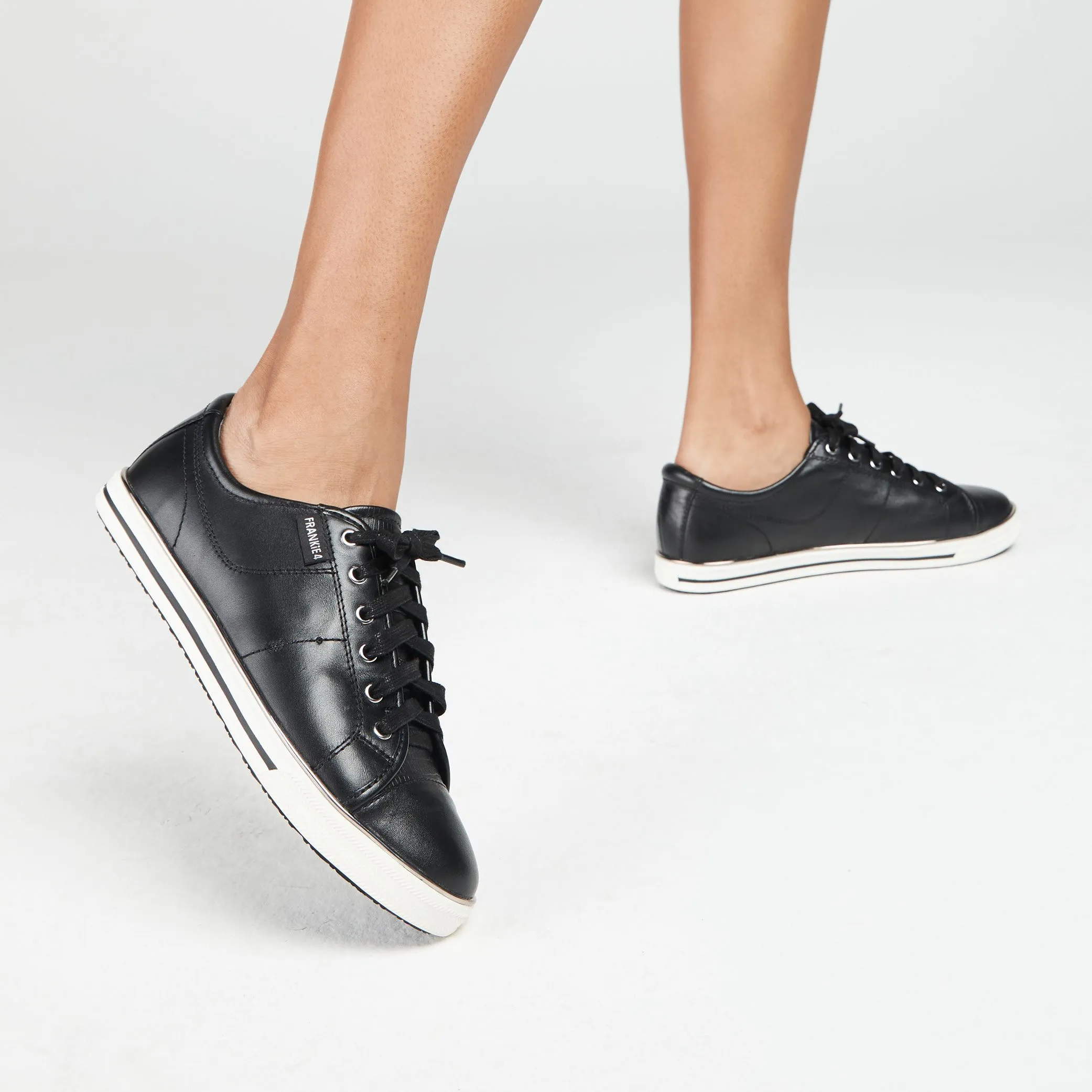 Nat II Black/White