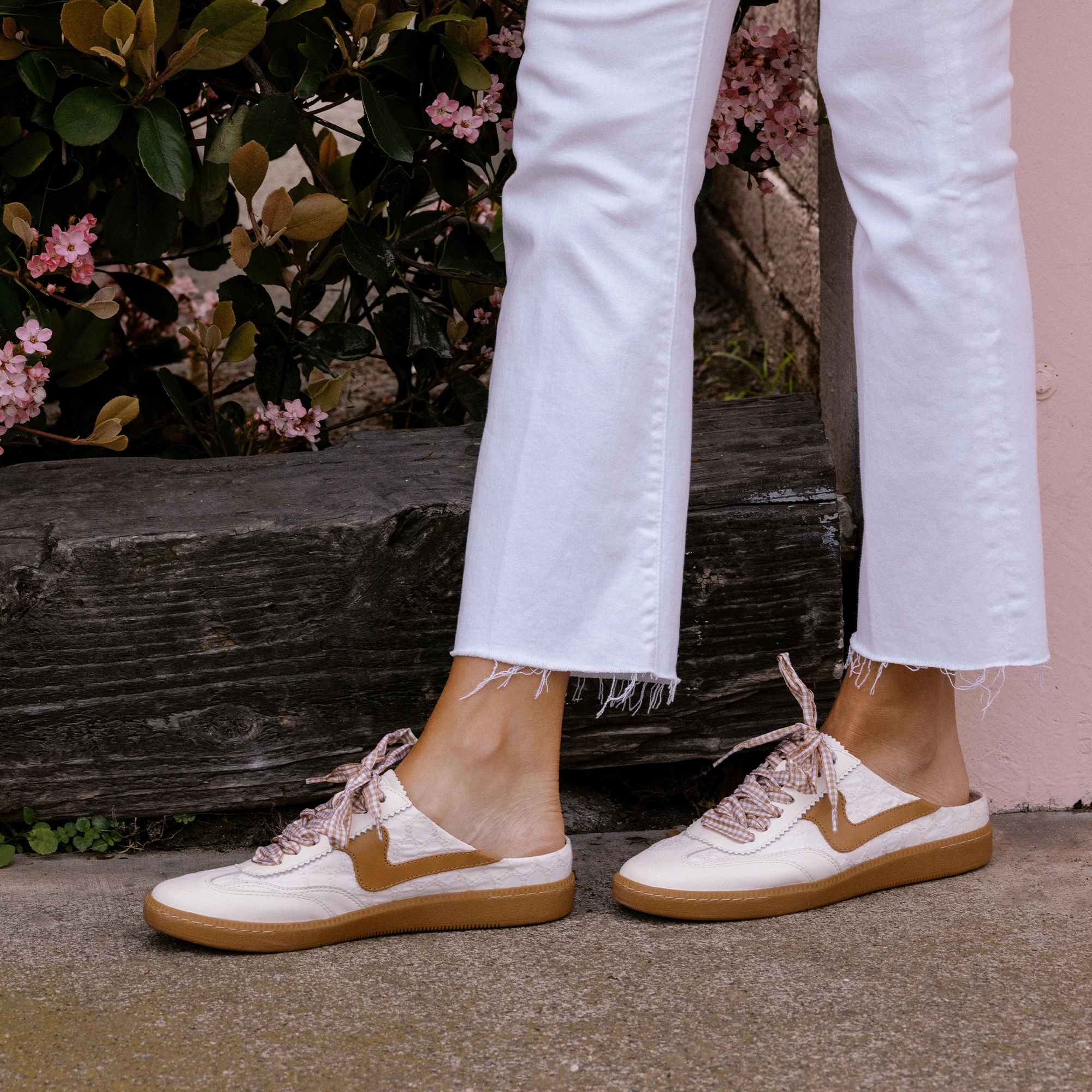 Heat Dissipation System midsole NOTICE SLIDE SNEAKERS WHITE PINK EYELET