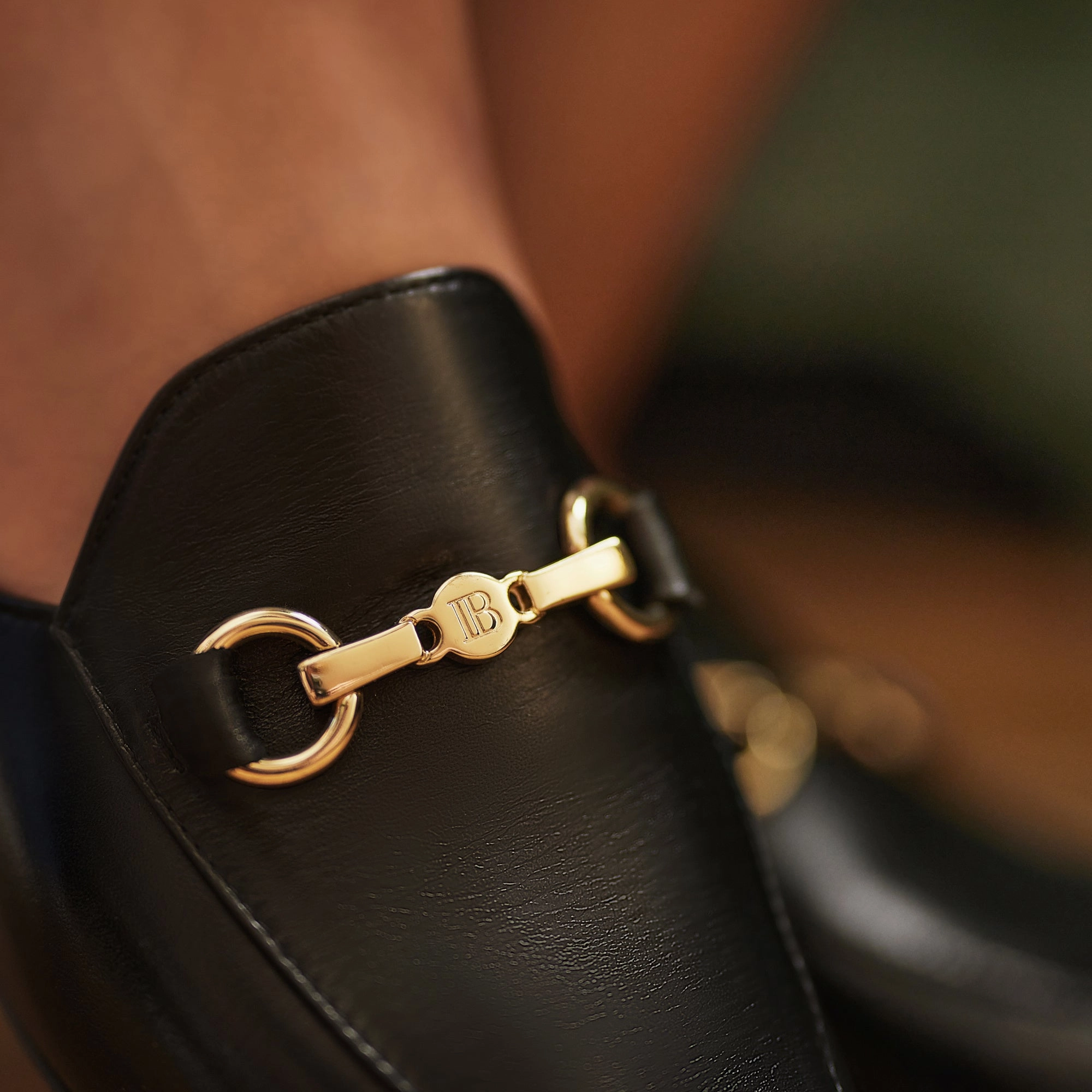 Simple Look Vend?me Fleur black calfskin leather slipper loafers