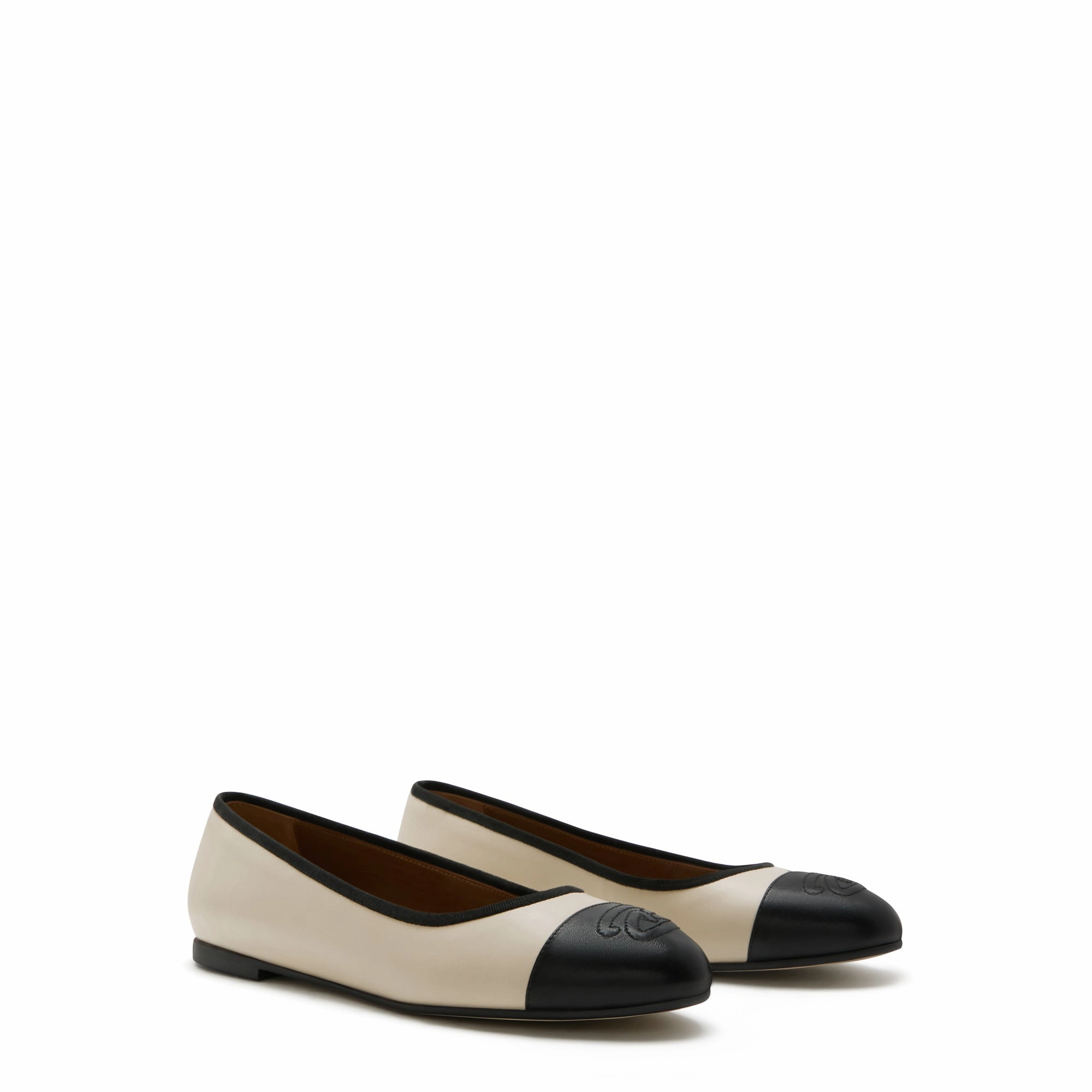 Pressure Relief Grooves Vendo?me Ynes cream calfskin leather ballerinas