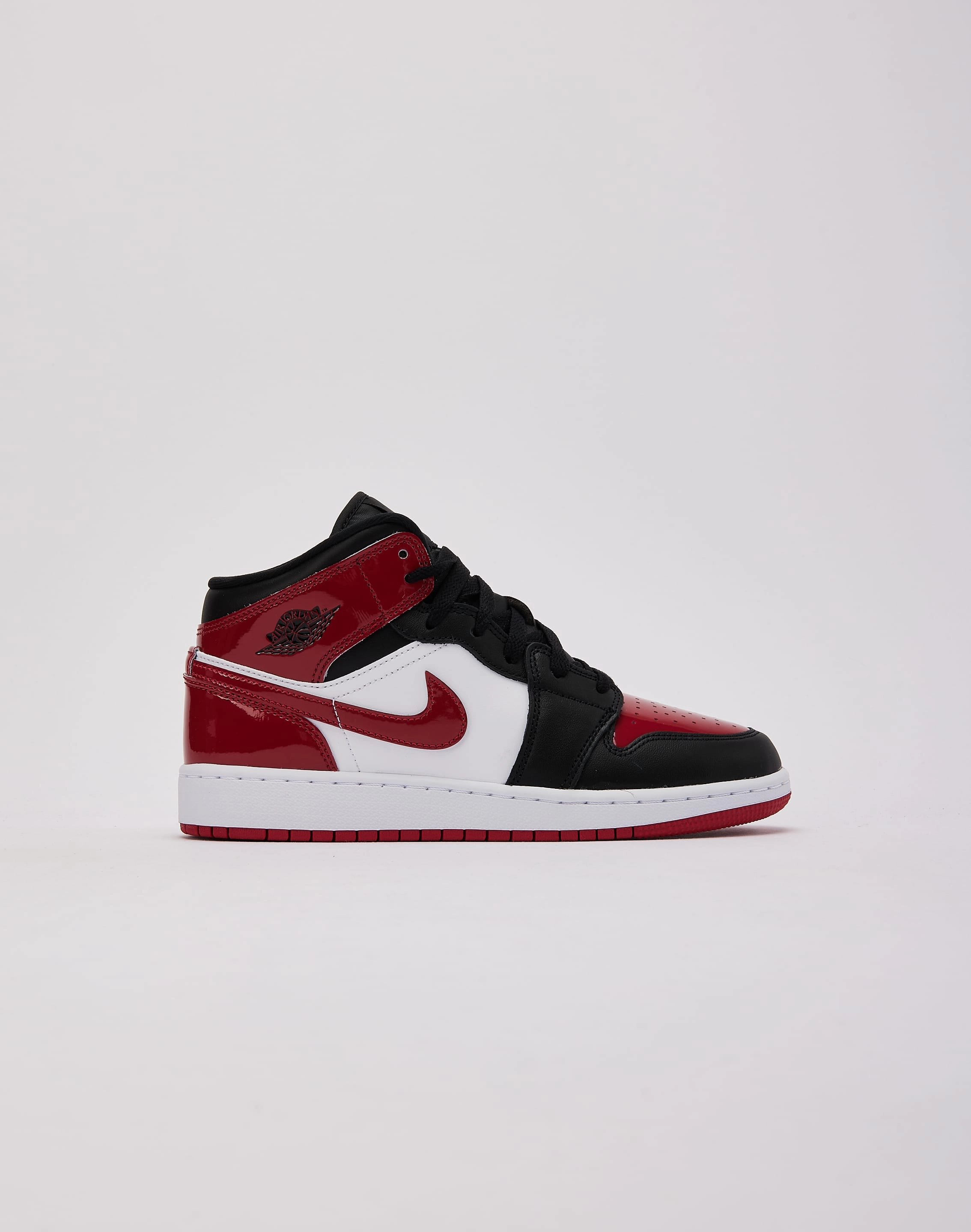 Jordan Air Jordan 1 Mid SE Grade-School Compression Molded Frame Classy silhouette