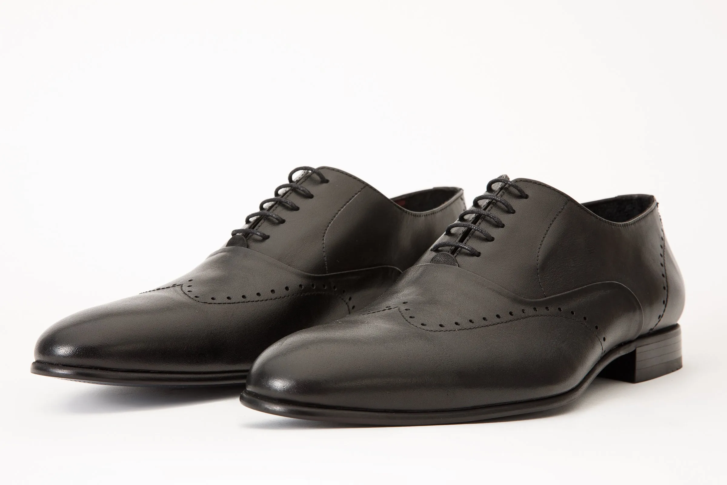 Polished Finish The Roma Black Leather Wingtip Oxford Men Shoe