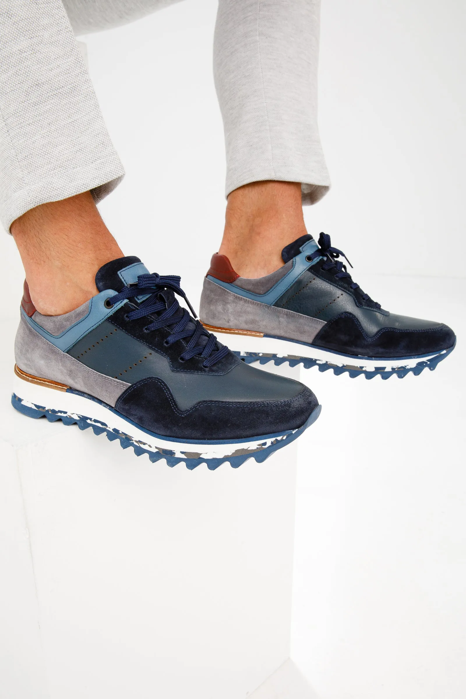 Sustainable production Compression Molded Heel The Hoskova Navy Blue Leather Men Sneaker