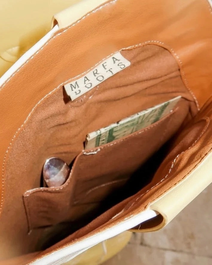 Protective Finish Snowy Path The Jolene in Gold / Silver