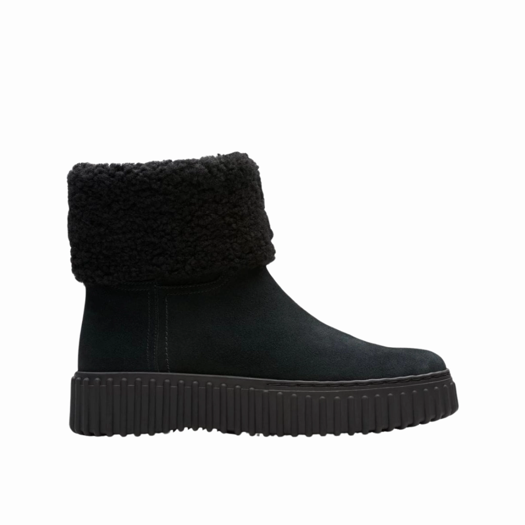 Chunky Sole Minimal Aesthetic Torhill Turn in Black