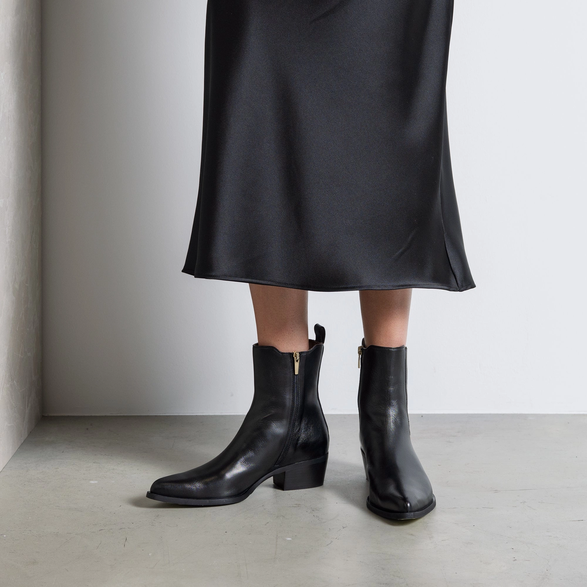 skaters' Vend?me Amandine black calfskin leather boots