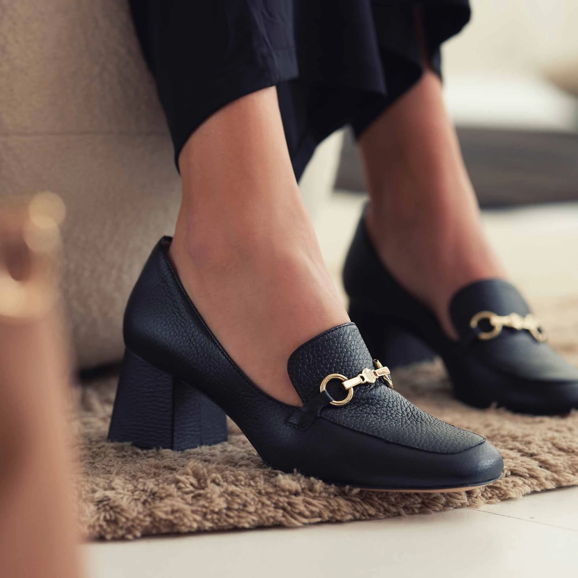 Compression Molded Foam Vend?me Ambre black calfskin leather pumps