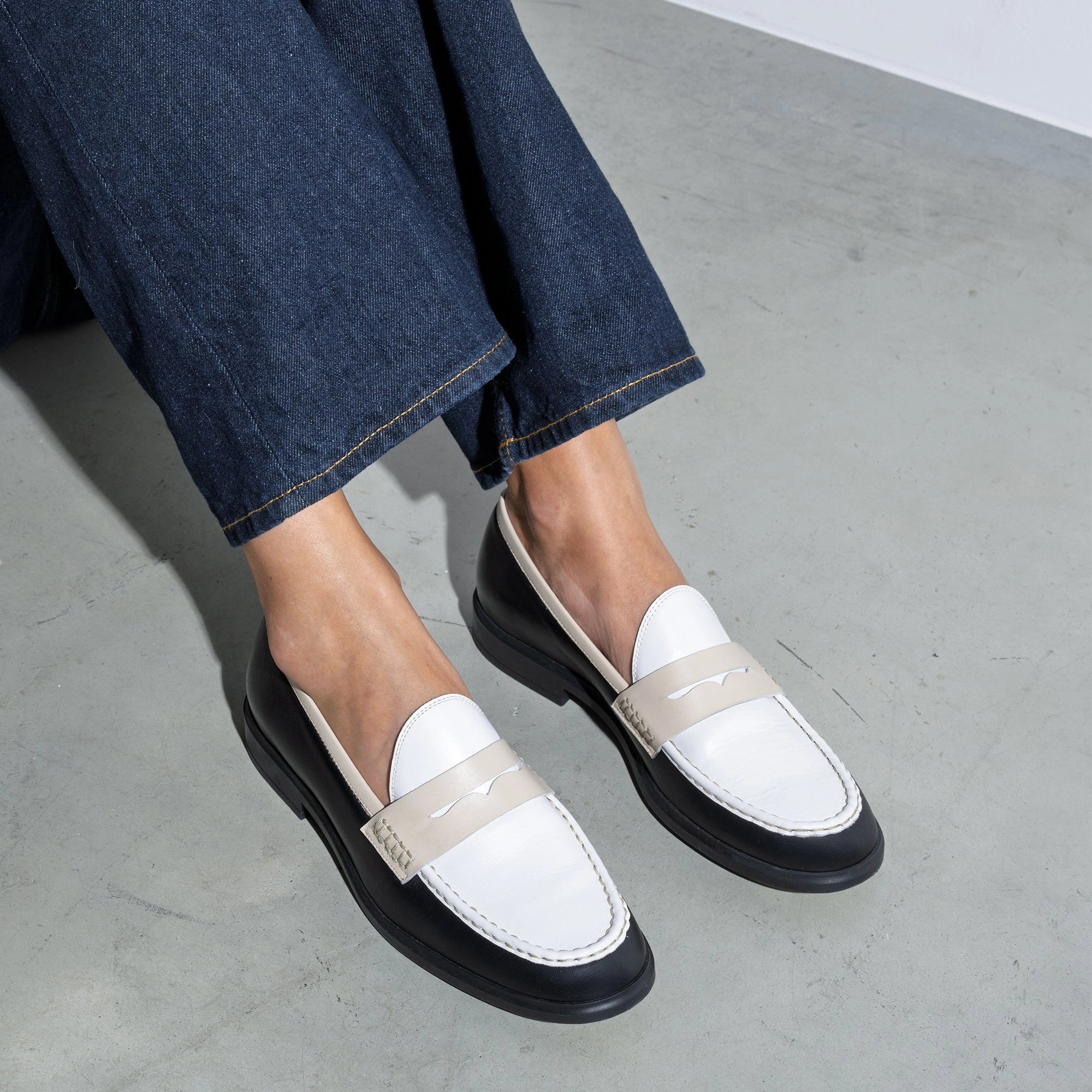 Vend?me Blandine black, white and cream calfskin leather loafers Cool Vibe Walk Ease