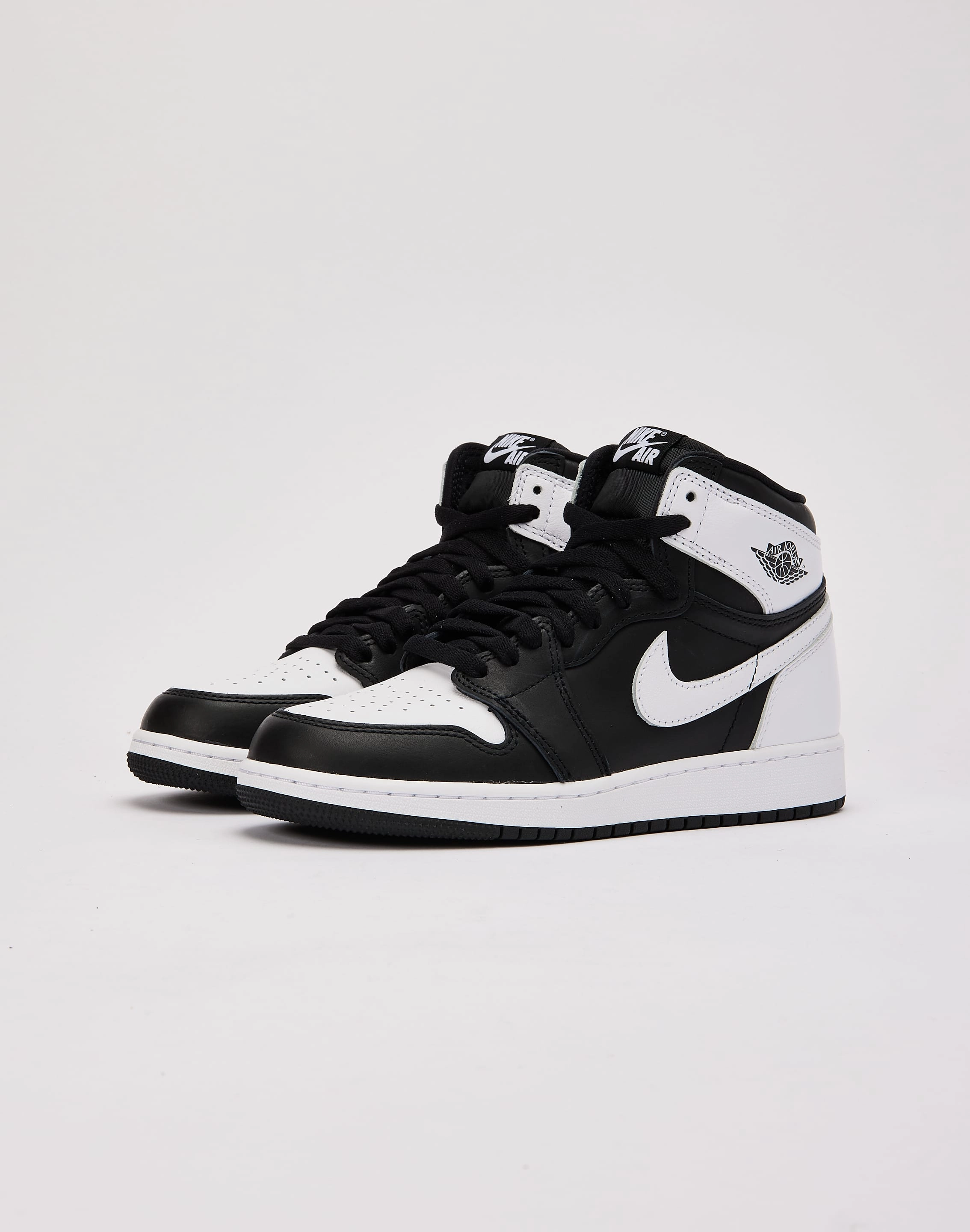 Thermoregulating Lining Antimicrobial Lining Fabric Jordan Air Jordan 1 Retro High OG 'Black and White' Grade-School