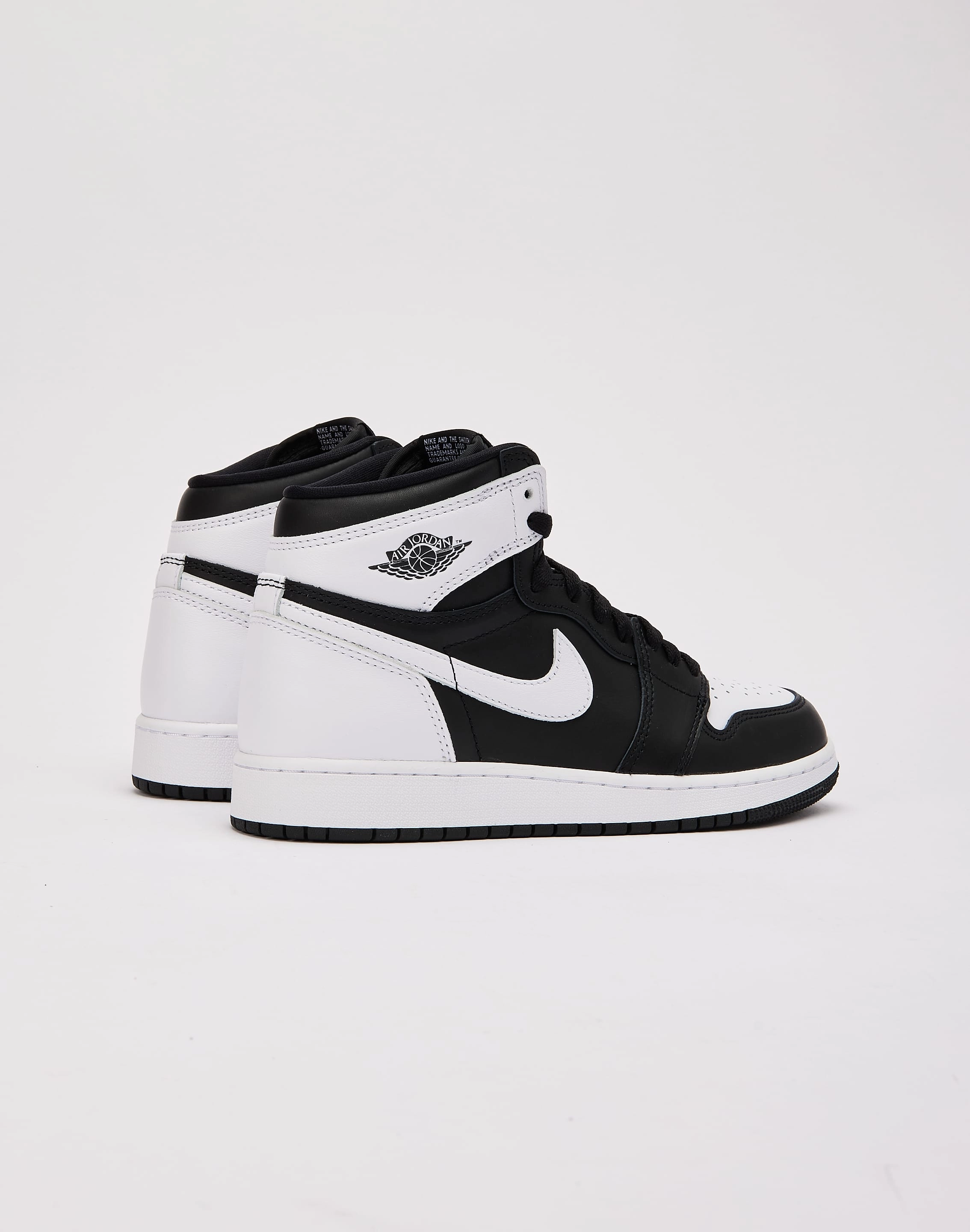 seniors Flexible Arch Support Jordan Air Jordan 1 Retro High OG 'Black and White' Grade-School
